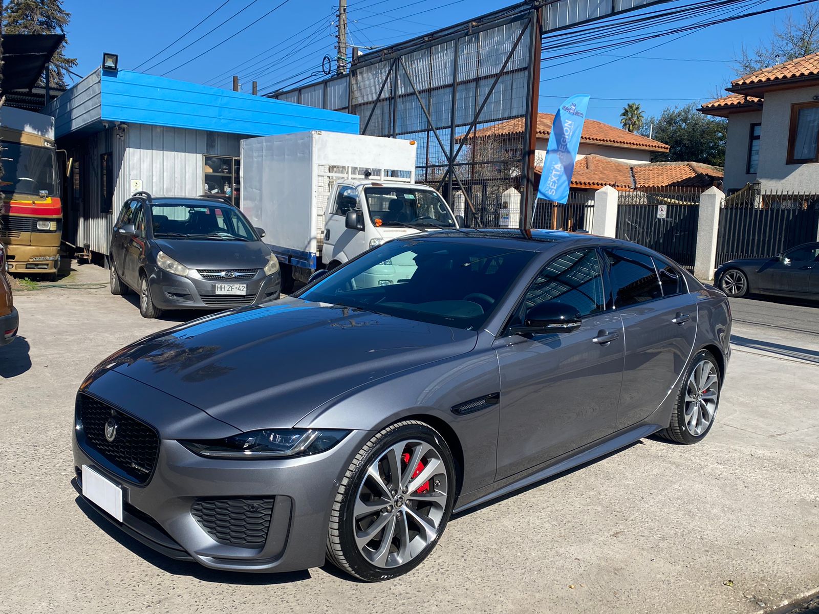 JAGUAR XE 
