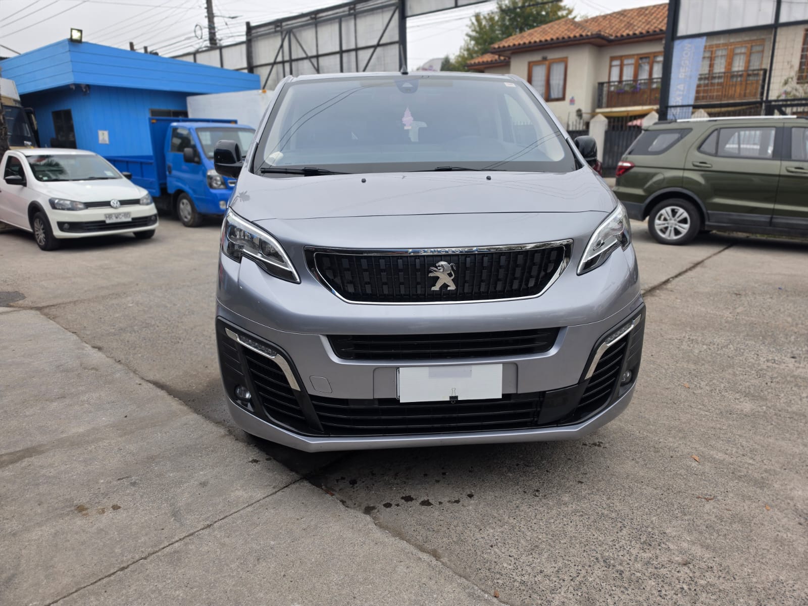 PEUGEOT TRAVELLER