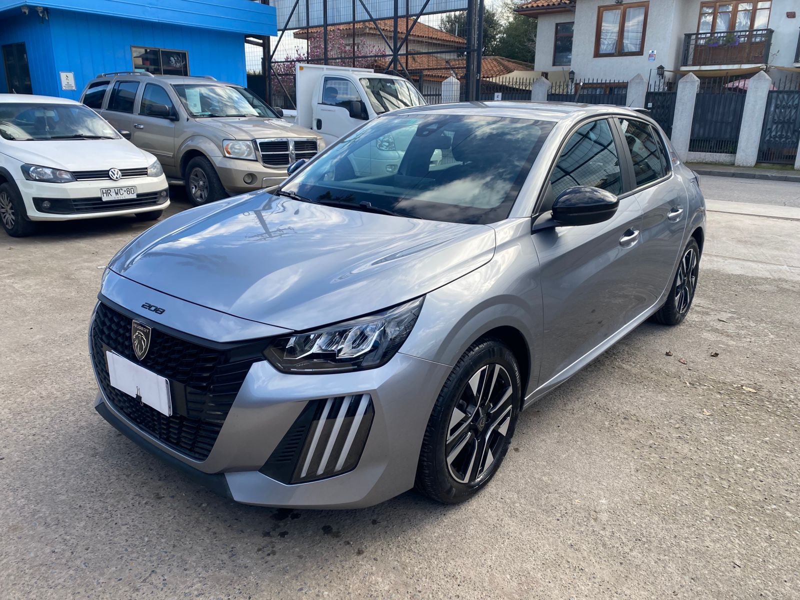 PEUGEOT 208